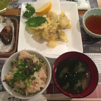 北海道厚岸産かき天定食　かきの天麩羅5個・かきの燻製・かき飯・みそ汁