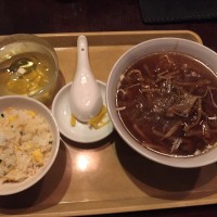 フカヒレ湯麺セット　メイン・半炒飯・漬け物・デザート
