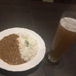 牛すじカレー　メイン・台湾ビール 
