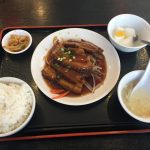特製角煮定食　角煮・ご飯・スープ・ザーサイ・杏仁豆腐
