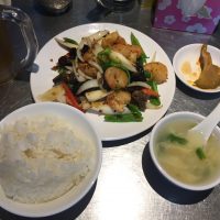 海老の塩と胡椒の炒め　メイン・ご飯・スープ・ザーサイ
