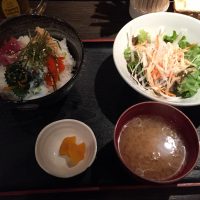 海鮮バクダン丼・有機野菜サラダ・漬物・味噌汁